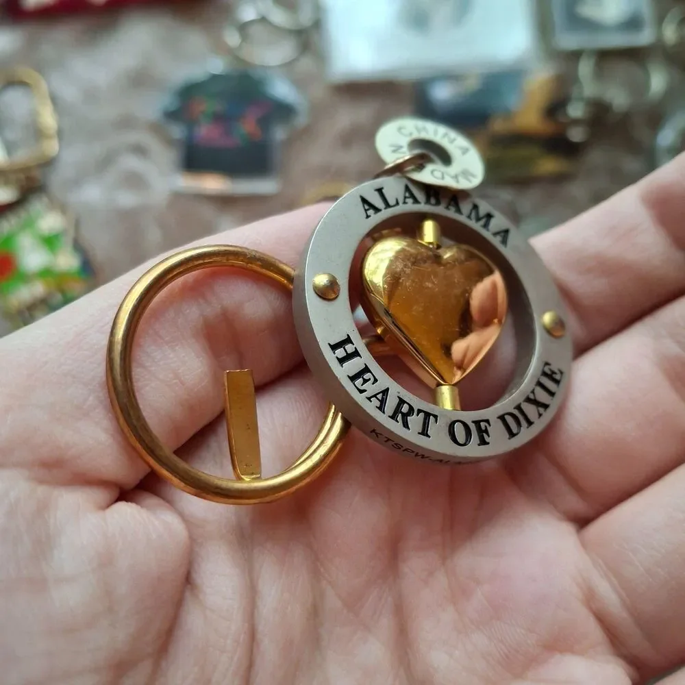 26 Vintage Southern USA Travel Souvenirs - Keychains - Alabama, Georgia - 90s